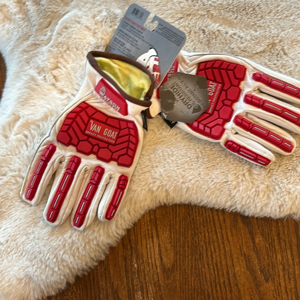 Nwt. Goat hide gloves. Cut resistant